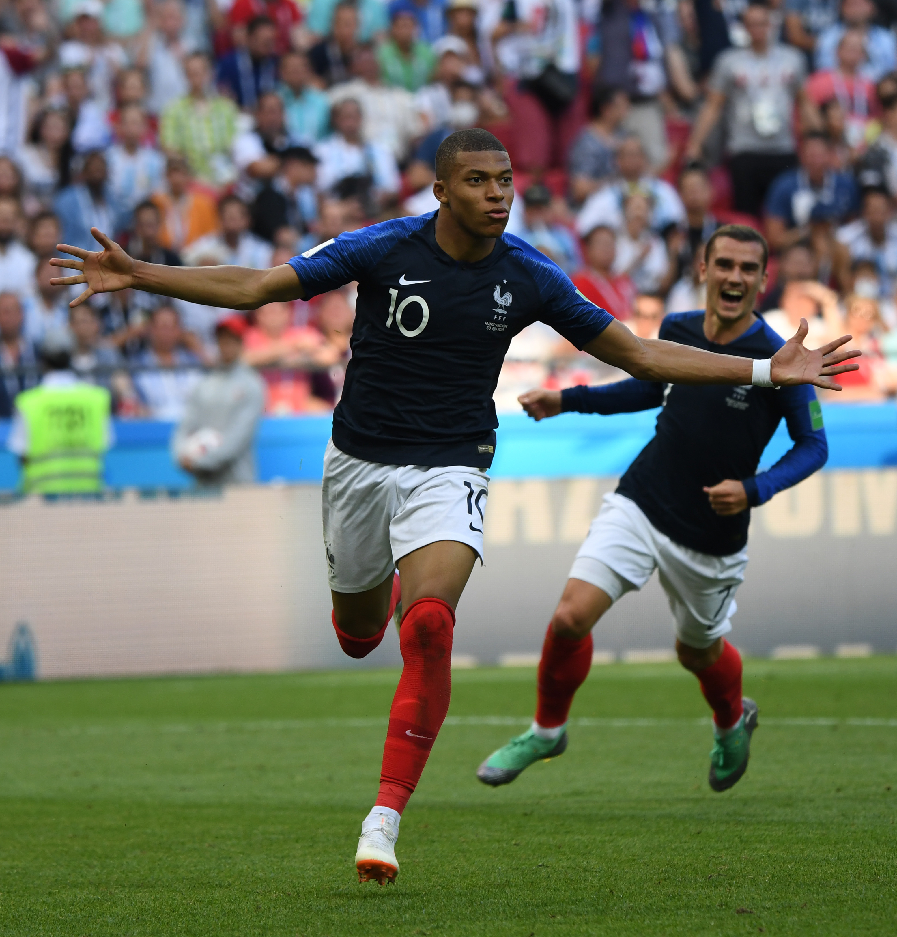 凯恩：赢得德甲冠军是今年最佳足球时刻，那份喜悦难以言表（凯恩：德甲夺冠是我今年的足坛高光时刻，这份喜悦无以言表）