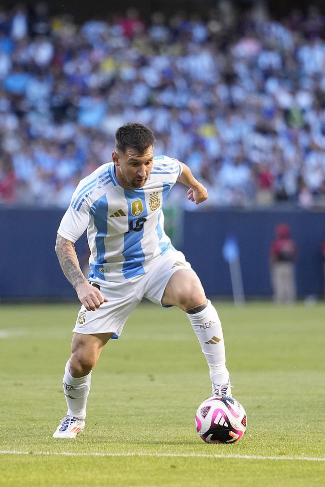 中超比赛焦点：山东泰山迎战上海申花,（中超焦点战：山东泰山对阵上海申花）