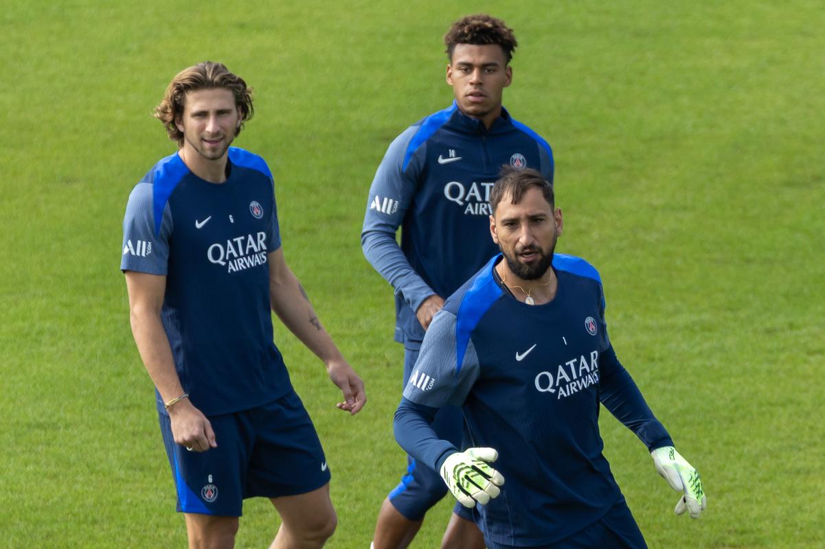 阿达尼：阿根廷并非世界杯夺冠最大热门；罗德里比佩德里重要（阿达尼：阿根廷不是世界杯头号夺冠热门，罗德里比佩德里更关键）