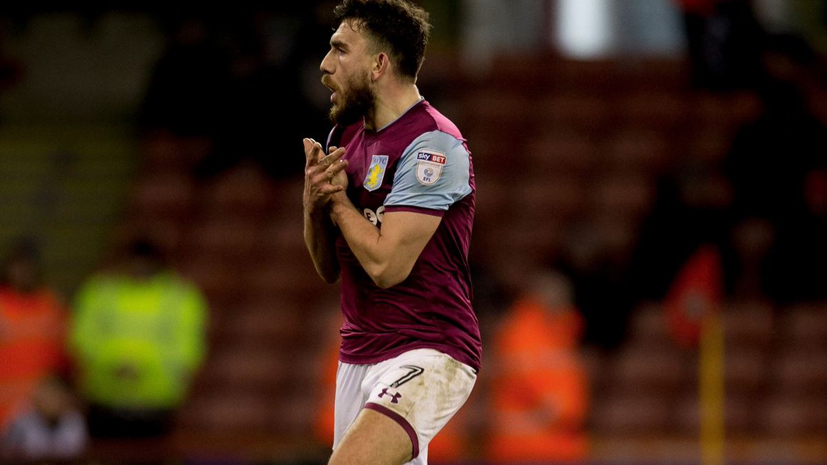 足球欧冠裁判组遭强烈质疑，争议球镜头热议不断（欧冠裁判组陷入争议风波，判罚画面引发热议）