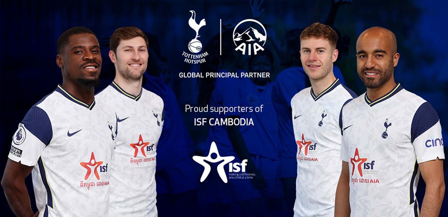 说啥了？詹姆斯把独行侠替补席逗得笑翻天（詹姆斯妙语惹笑，独行侠替补席笑成一片）