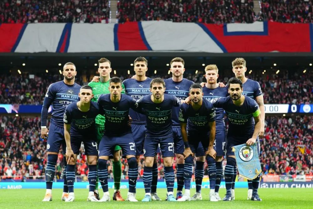 门将助攻前锋！离谱名场面（门将送出助攻，前锋破门上演离谱一幕）