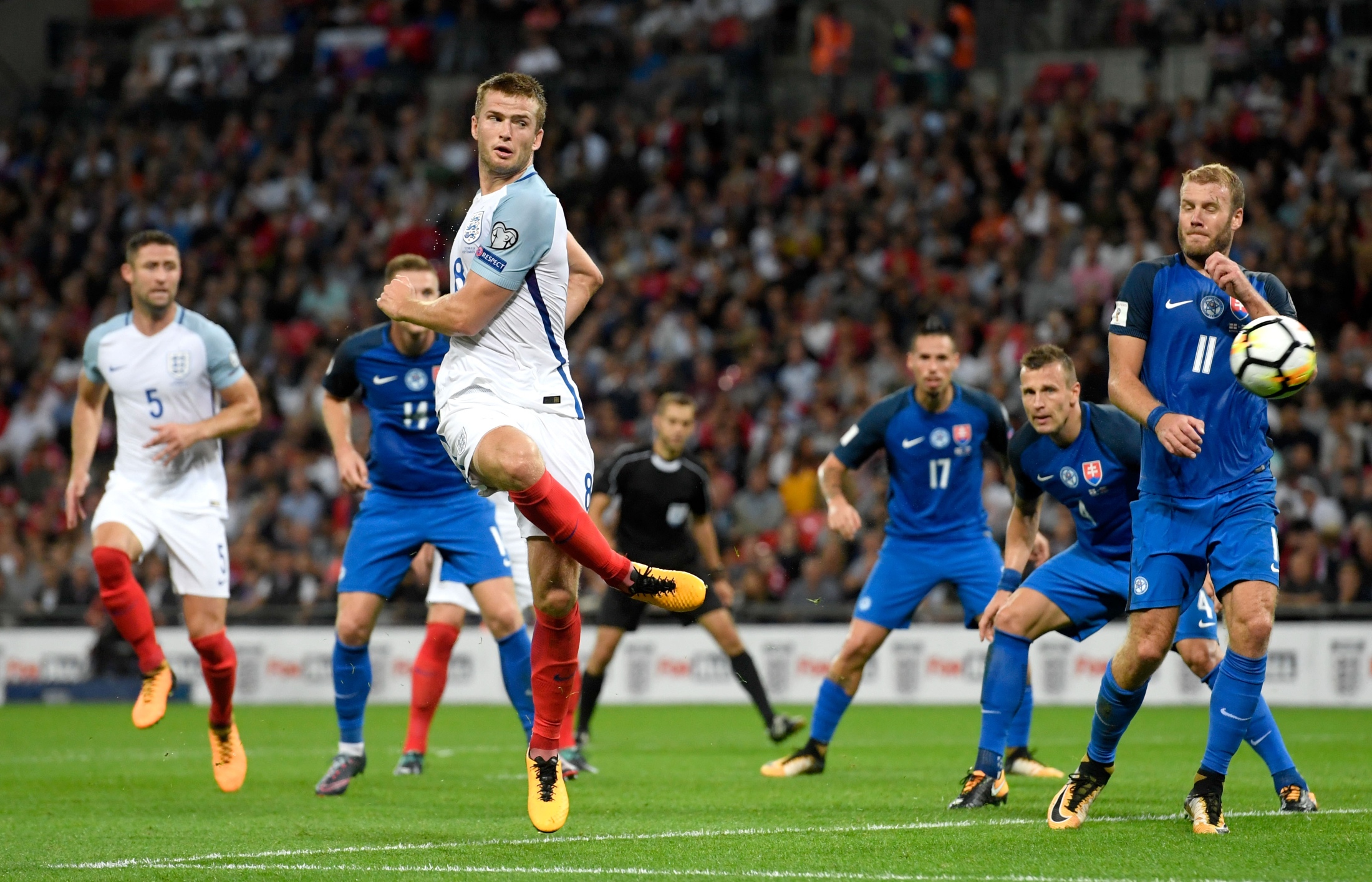 4场比赛收获10分！官方：马雷斯卡当选英超11月最佳教练（官方宣布：马雷斯卡荣膺英超11月最佳教练，4战拿下10分）