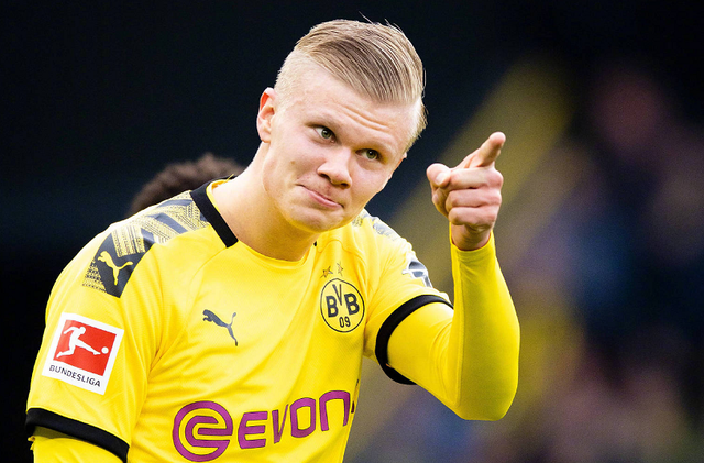 受伤的彭啸进入战上海U20的替补席，此前球员遭遇韧带损伤（曾遭韧带损伤，彭啸进入对阵上海U20之战替补席）