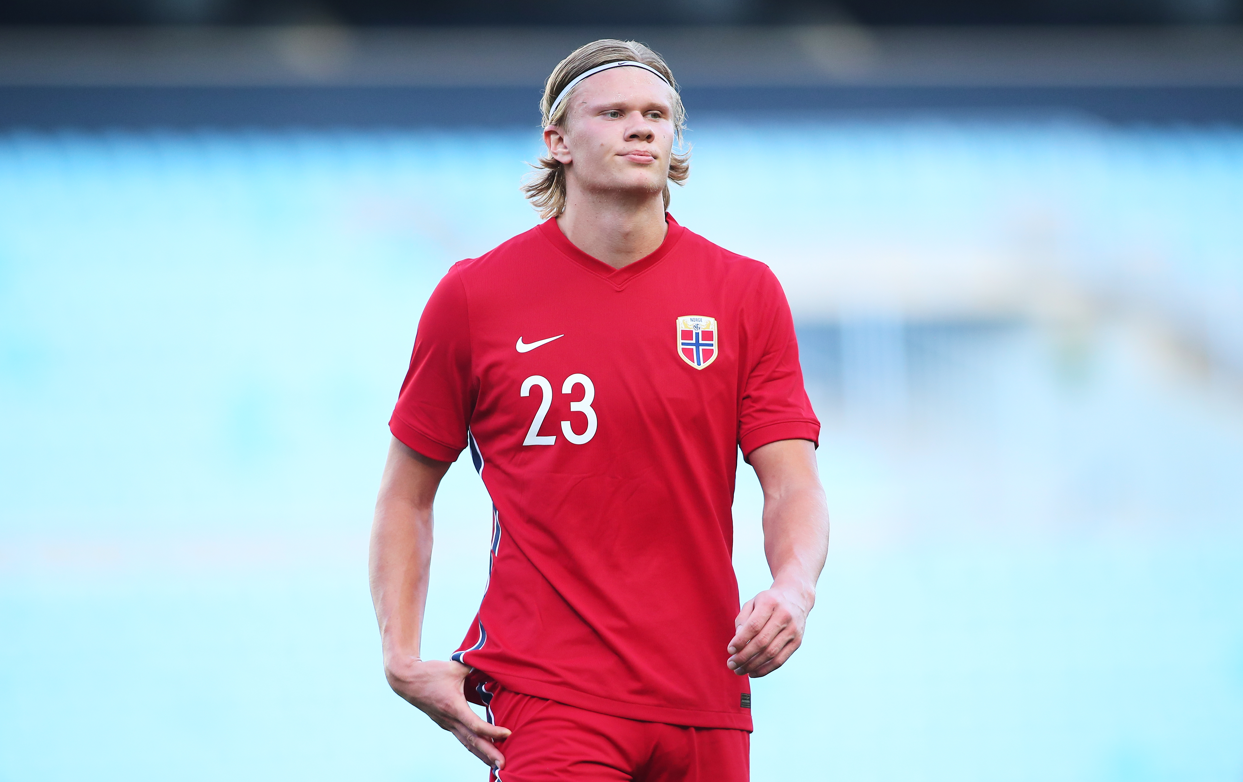 QPR球员谢尔因保护母亲用石头砸伤一男子，事后公开致歉（QPR球员谢尔护母投石致男子受伤，随后公开致歉）