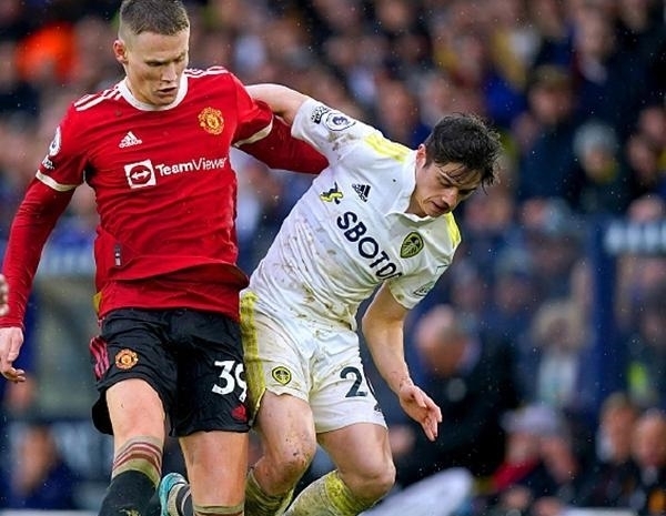 记者：兰克尔踢成都前夜溜去深圳见女友，次日回来裤裆有血