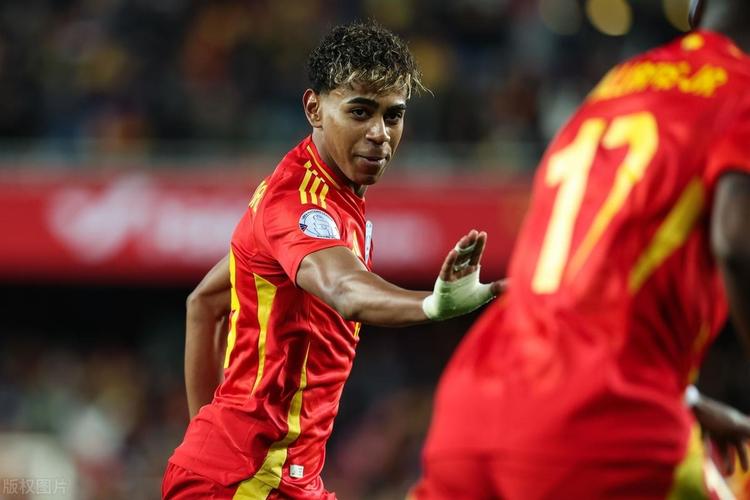 WBC撤销特伦斯·克劳福德世界拳王头衔，因其未支付认证费用，引发争议并导致空缺。（WBC因未缴认证费剥夺特伦斯·克劳福德拳王头衔，争议四起并留空缺）