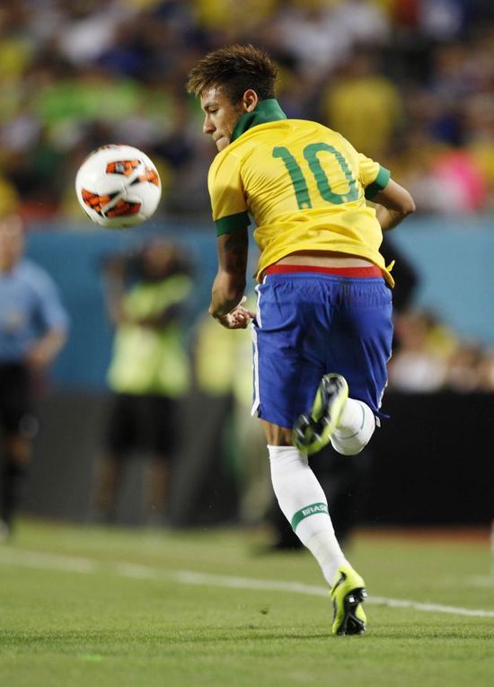 成都球迷怒喷自家球员：球迷和谁有仇你们就输谁，我们要不要脸？（成都球迷怒斥本队球员：球迷和谁结仇你们就输谁，丢不丢人？）