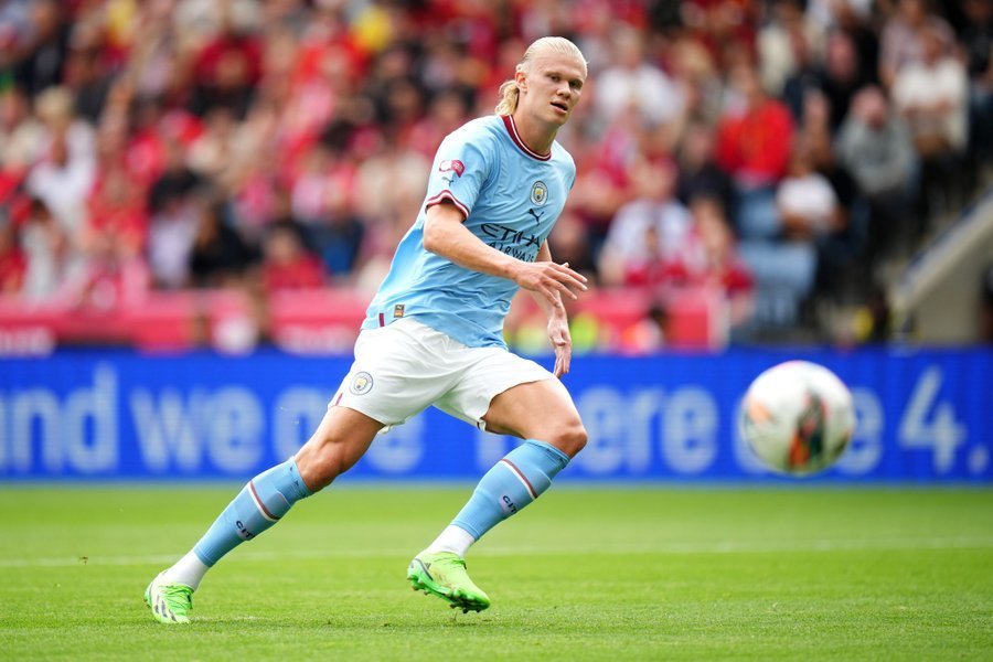 霍芬海姆3-0大胜奥格斯堡，布格尔传射，巴祖马纳-杜尔建功（霍芬海姆3-0零封奥格斯堡：布格尔传射立功，巴祖马纳-杜尔破门）